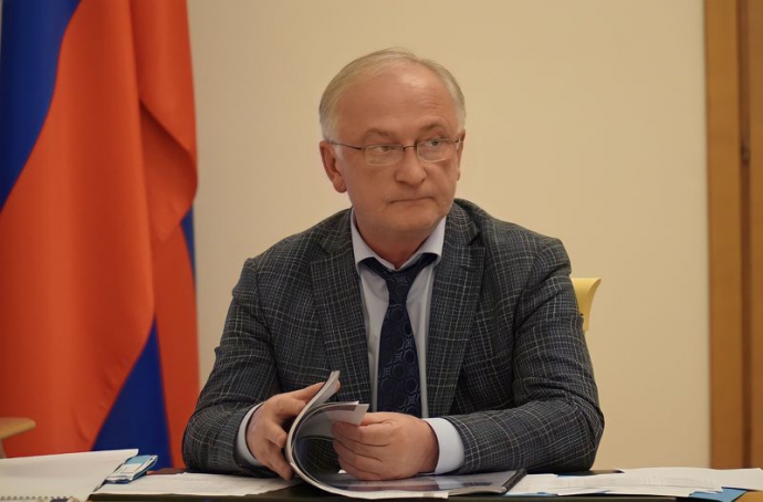 В Правительстве РД обсудили вопросы ликвидации трехсменного режима обучения в г. Махачкала
