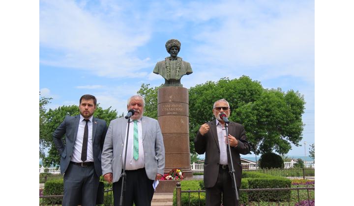В Махачкале на бульваре им. С.Стальского отметили день поэзии поэта
