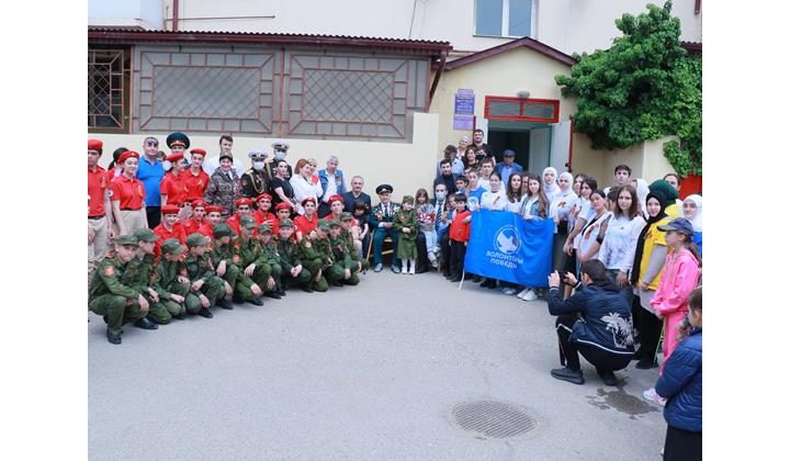 В Махачкале прошла Всероссийская акция «Парад у дома ветерана»