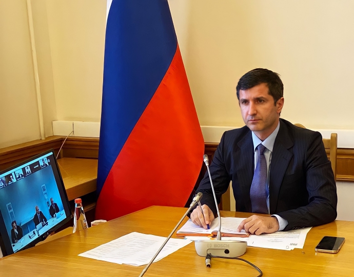 Батыр Эмеев и директор АО «ДОМ.РФ» Сергей Калинин провели совещание по вопросам проектного финансирования застройщиков