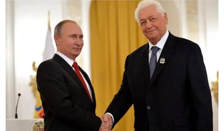 Владимир Путин поздравил Магомедали Магомедова с Днем рождения