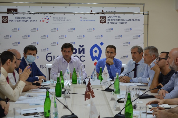 Вопросы по расширению экспорта товаров и развитию рекламной отрасли Дагестана обсудили под руководством Батыра Эмеева