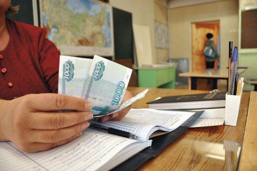 В Дагестане с 1 сентября оклад педагогов вырастит на 23%
