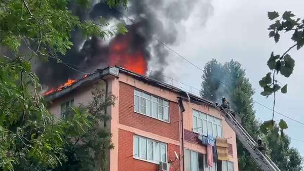  На проспекте Шамиля в Махачкале сгорела крыша дома