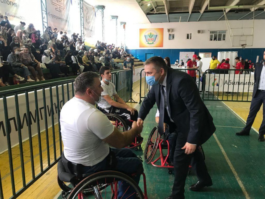 Мурад Казиев побывал на рабочих плоащадках регионального чемпионата «Абилимпикс»