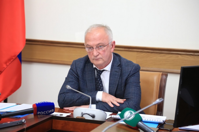 Абдулпатах Амирханов провел заседание Правительства РД