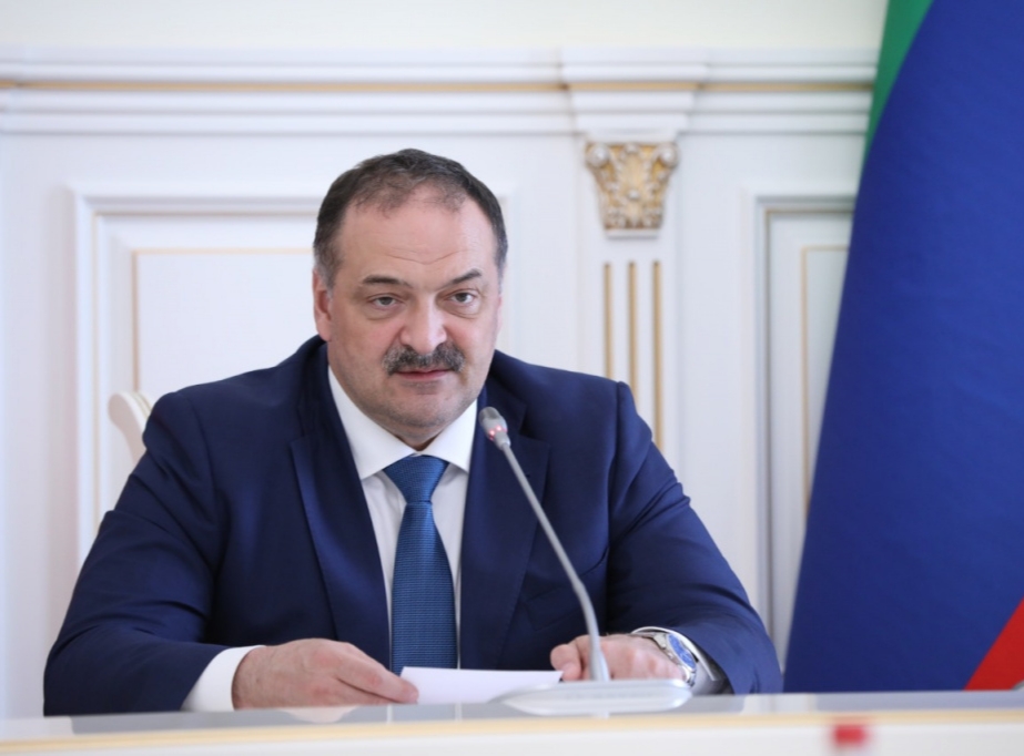 Сергей Меликов поручил Минобрнауки РД рассмотреть готовность школ к дистанционному обучению