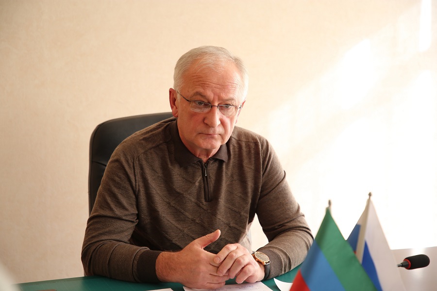 Абдулпатах Амирханов провел совещание, посвященное подготовке к празднованию юбилея Расула Гамзатова
