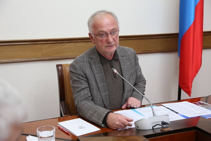 В Правительстве РД обсудили обеспечение жильем детей сирот