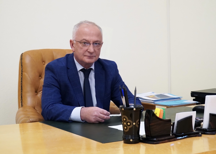 С профессиональным праздником работников и ветеранов ФСБ поздравил Абдулпатах Амирханов