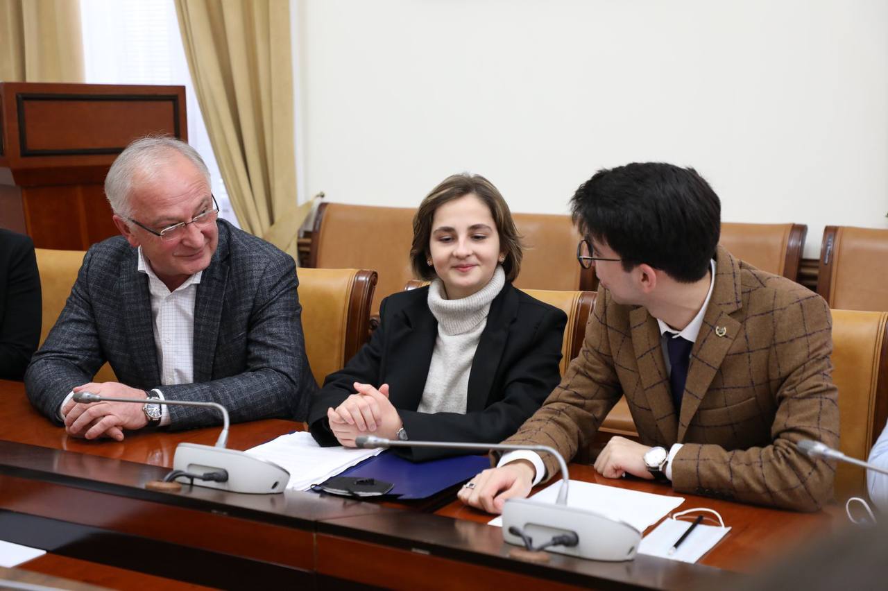 Премьер-министр встретился с победителями конкурса «Большая перемена» 