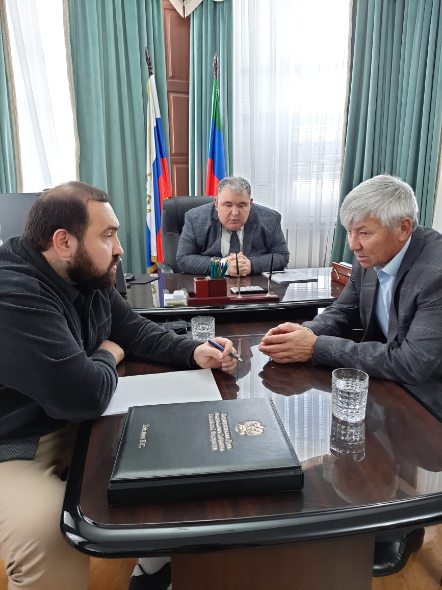 В Ногайском районе Султан Хамзаев провел личный прием граждан