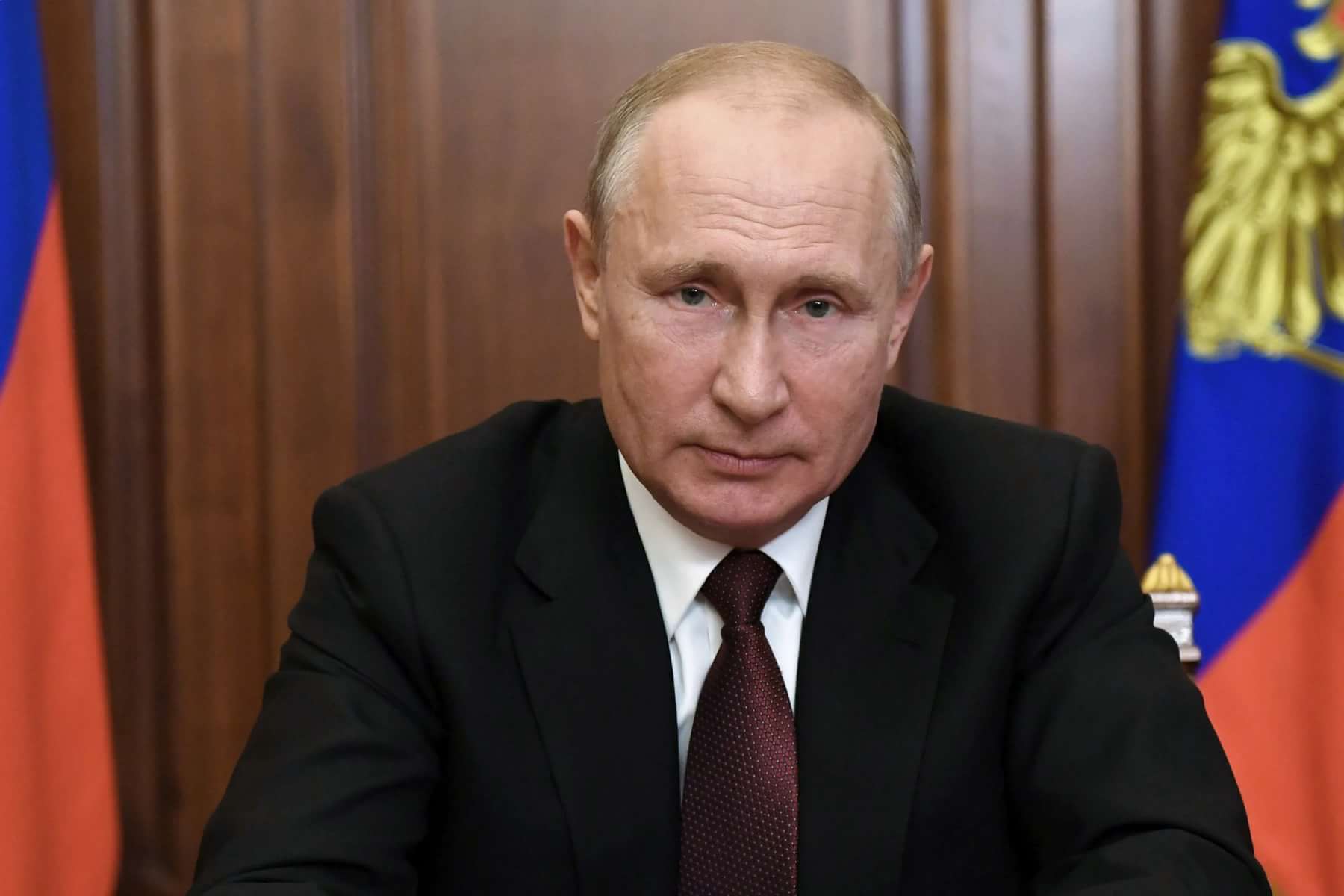 Президент России Владимир Путин выступил с экстренным сообщением о начале военной операции на Донбассе