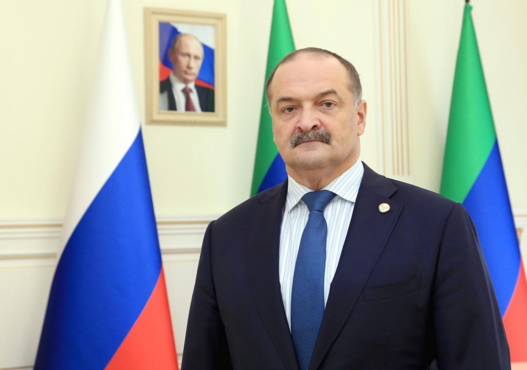 Сергей Меликов поздравил дагестанских женщин с Международным женским днем
