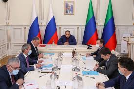 Сергей Меликов подписал указ о выделении многодетным семьям микроавтобусов