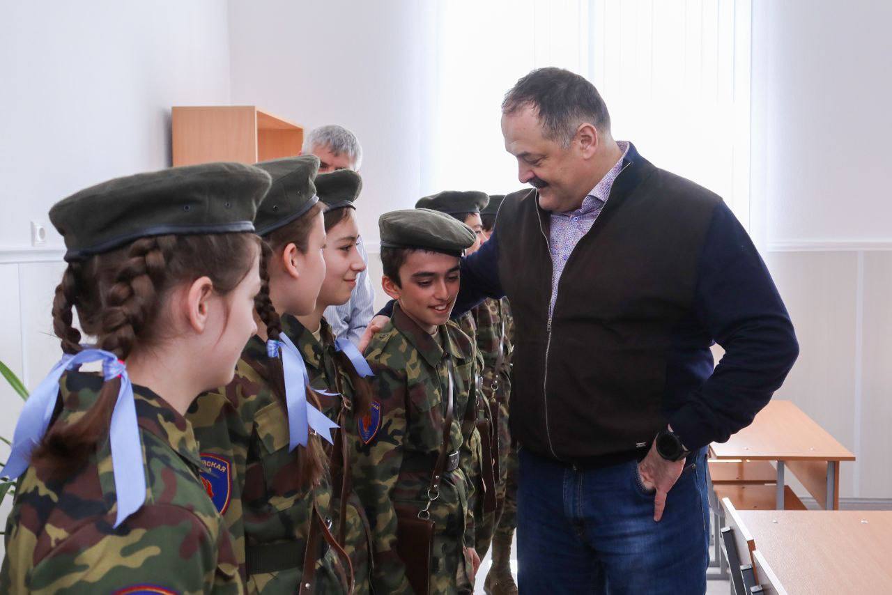 Сергей Меликов навестил детей-сирот в Махачкале