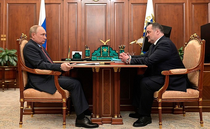 Владимир Путин провел рабочую встречу с главой Республики Дагестан Сергеем Меликовым