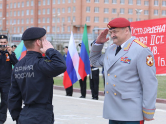 Сергей Меликов наградил дагестанцев-участников спецоперации в Украине