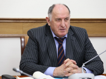 Абдулмуслим Абдулмуслимов поздравил дагестанцев с Днём донора крови