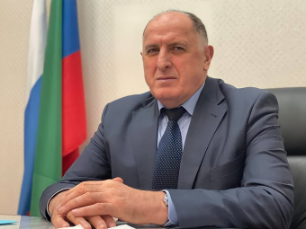 Абдулмуслим Абдулмуслимов поздравил работников торговли с профессиональным праздником