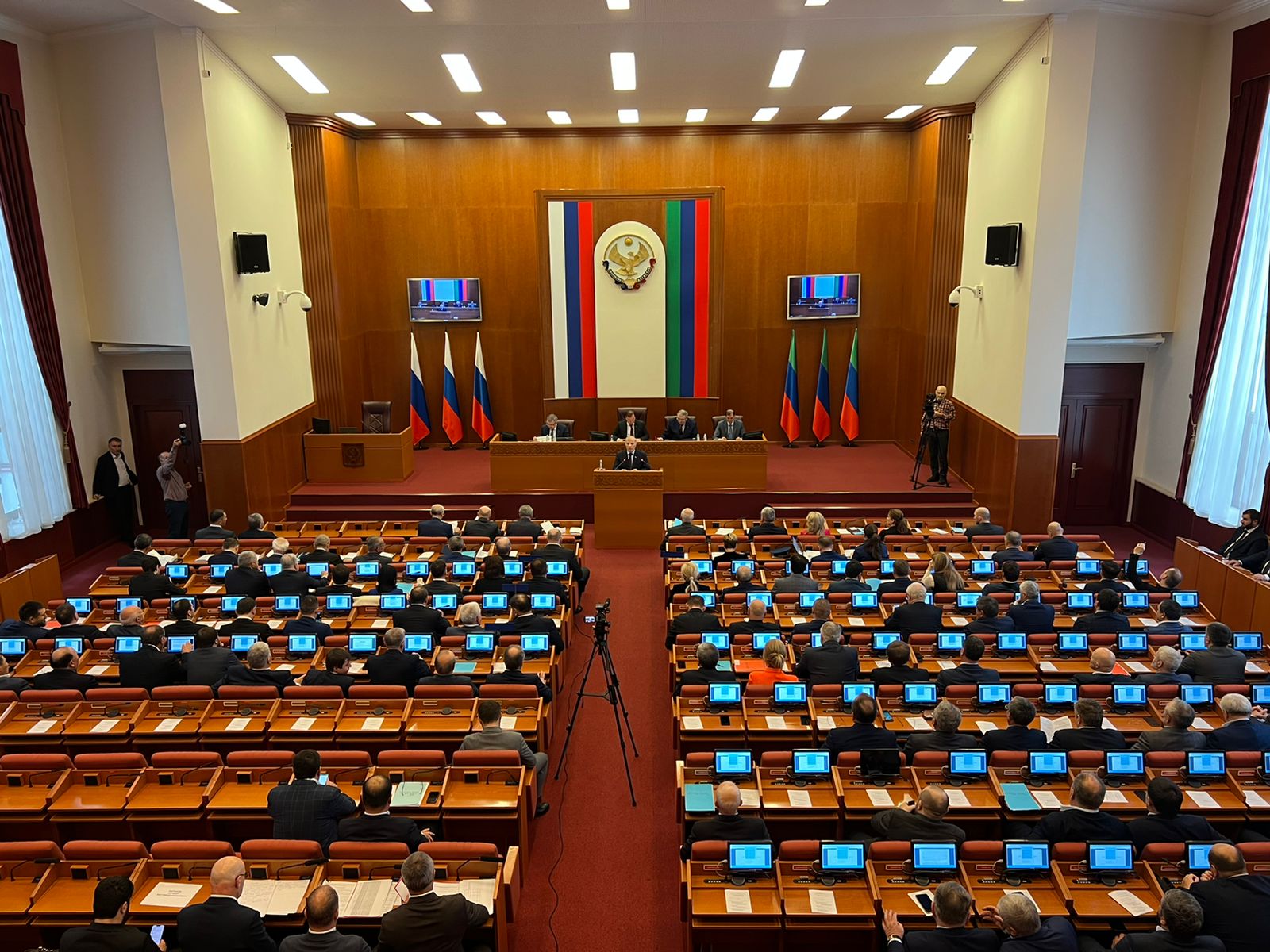 Парламент Дагестана принял законопроект о поправках в Конституцию РД