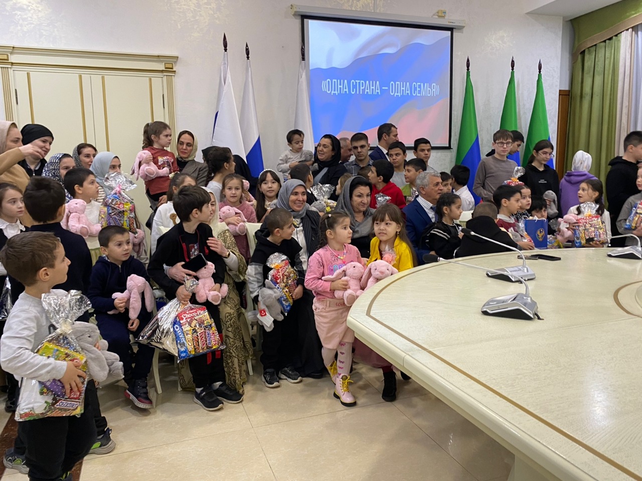 Предновогодняя акция «Одна страна – одна семья» прошла в Доме дружбы