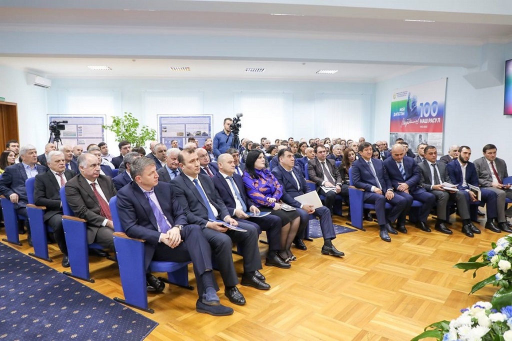 Абдулмуслим Абдулмуслимов встретился с коллективом Минтранса Дагестана