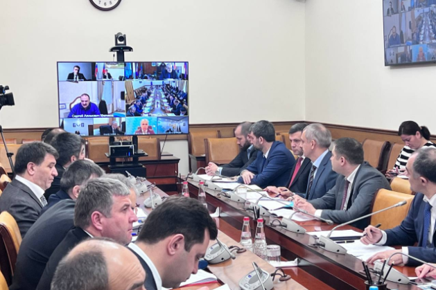 Сергей Меликов провел еженедельное совещание по актуальным вопросам