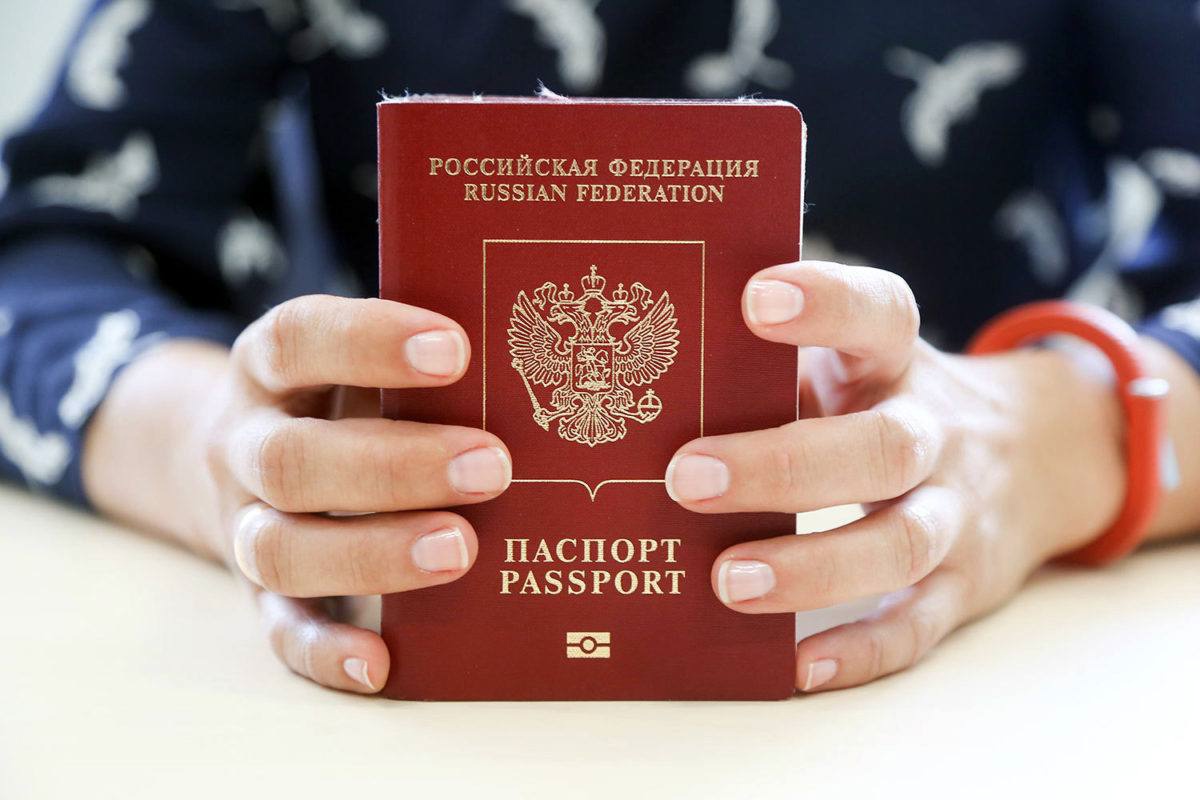 В России возобновили выпуск биометрических загранпаспортов
