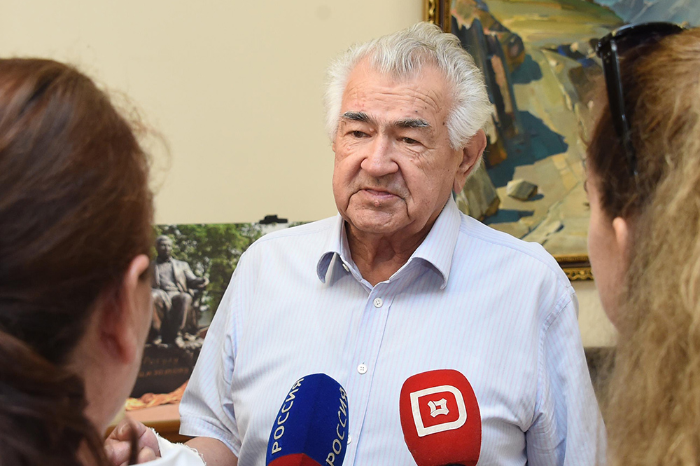 Айгум Айгумов: «Расул Гамзатов является самым настоящим и большим пропагандистом мира»