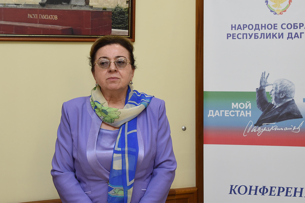 Зумруд Сулейманова: «Расул Гамзатов пользовался огромной любовью миллионов людей и поддержкой власти»