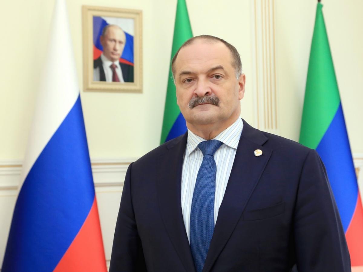 Глава РД поздравил офицеров и моряков Каспийской флотилии с Днем ВМФ России