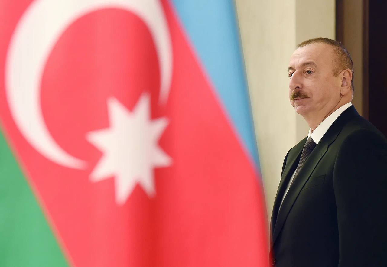 Президент Азербайджана выразил соболезнования в связи с трагедией на АЗС