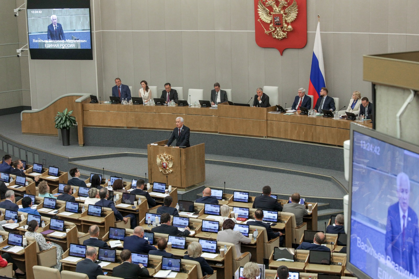 «Единая Россия» назвала приоритетом повышение зарплат бюджетников