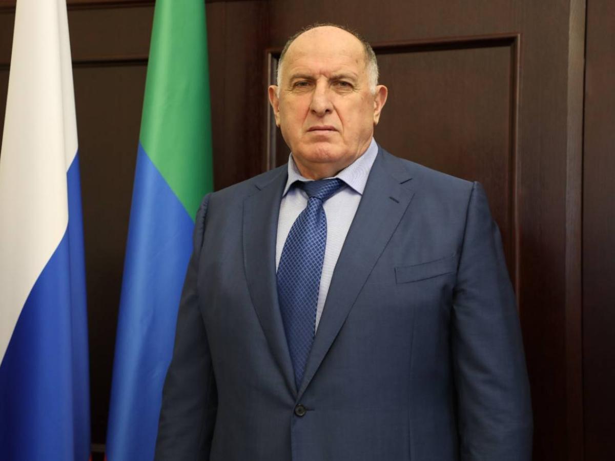 Абдулмуслим Абдулмуслимов поздравил дагестанцев в Днем Конституции России