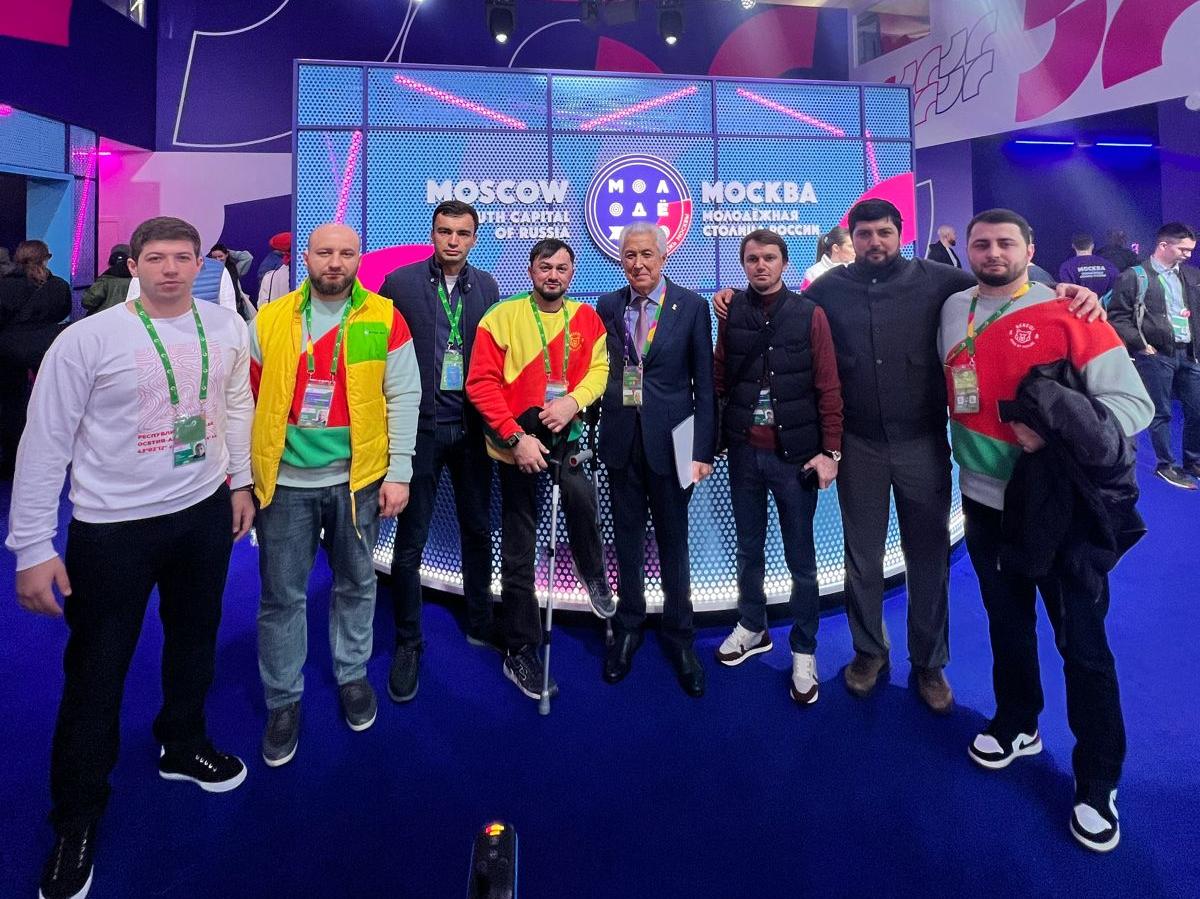Экс-глава Дагестана Владимир Васильев встретился с молодежью на форуме в Сочи