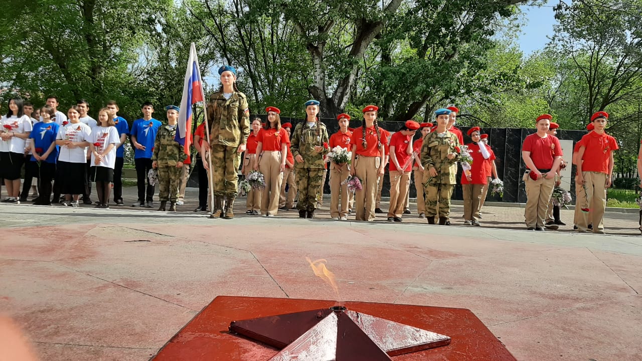 Церемония открытия «Вахты памяти» прошла в Кизляре у мемориала «Память»