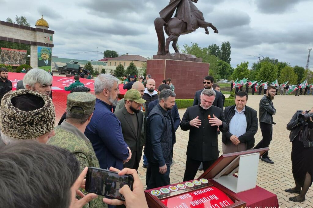 Широкие шаги Знамени Победы