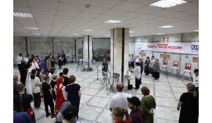 В Национальной библиотеке состоялось открытие фотовыставки «Памяти героев России»