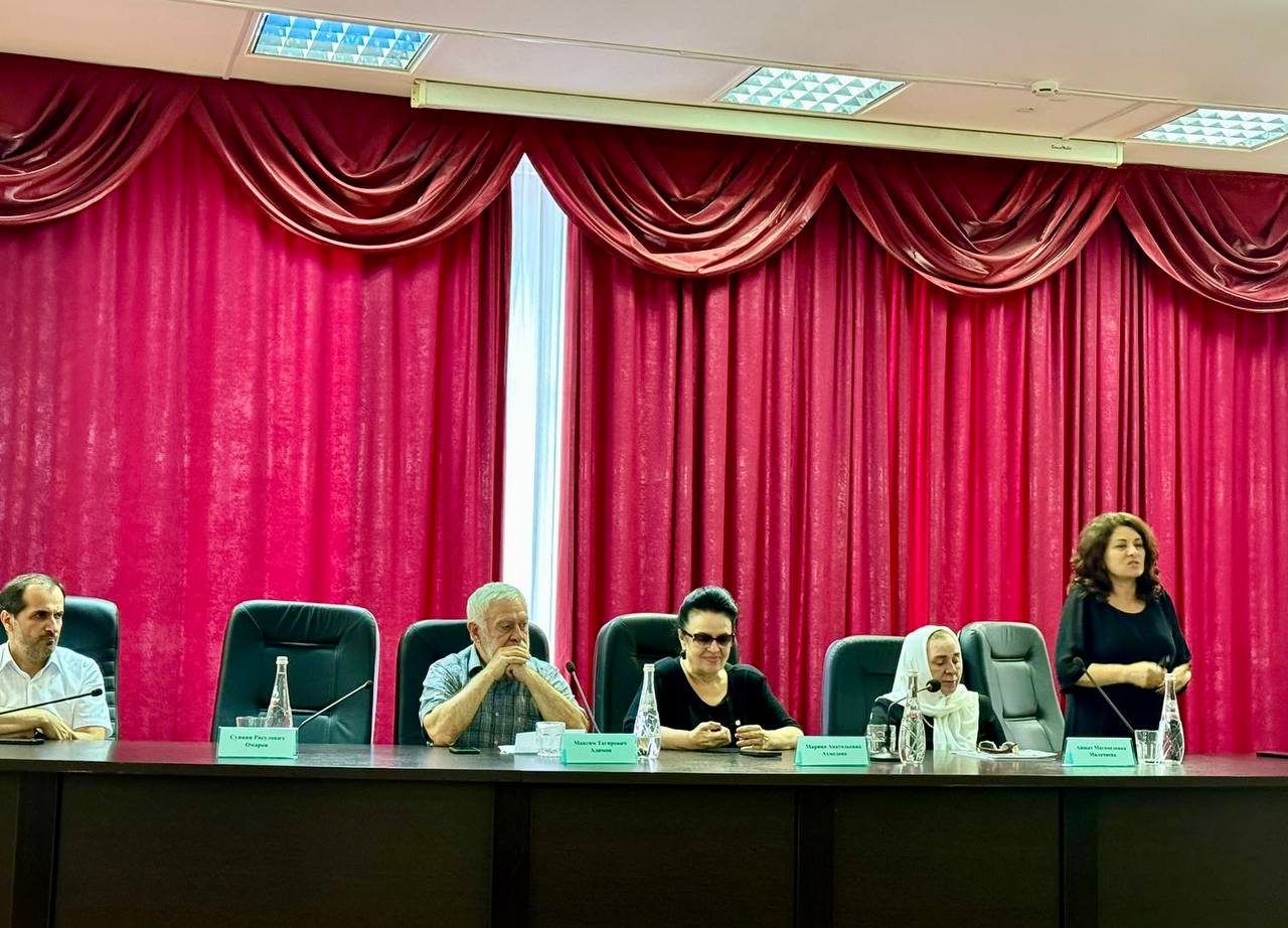 Встреча с писателями в социальном фонде Дагестана