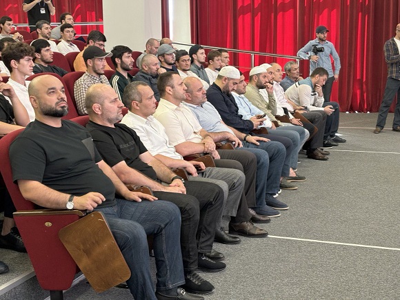 В Махачкале провели форум «Молодежь Махачкалы против террора»