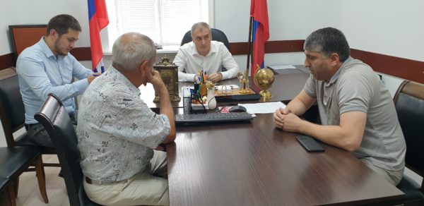 Абдуразак Джамалутдинов провел выездной приём граждан в Карабудахкентском районе