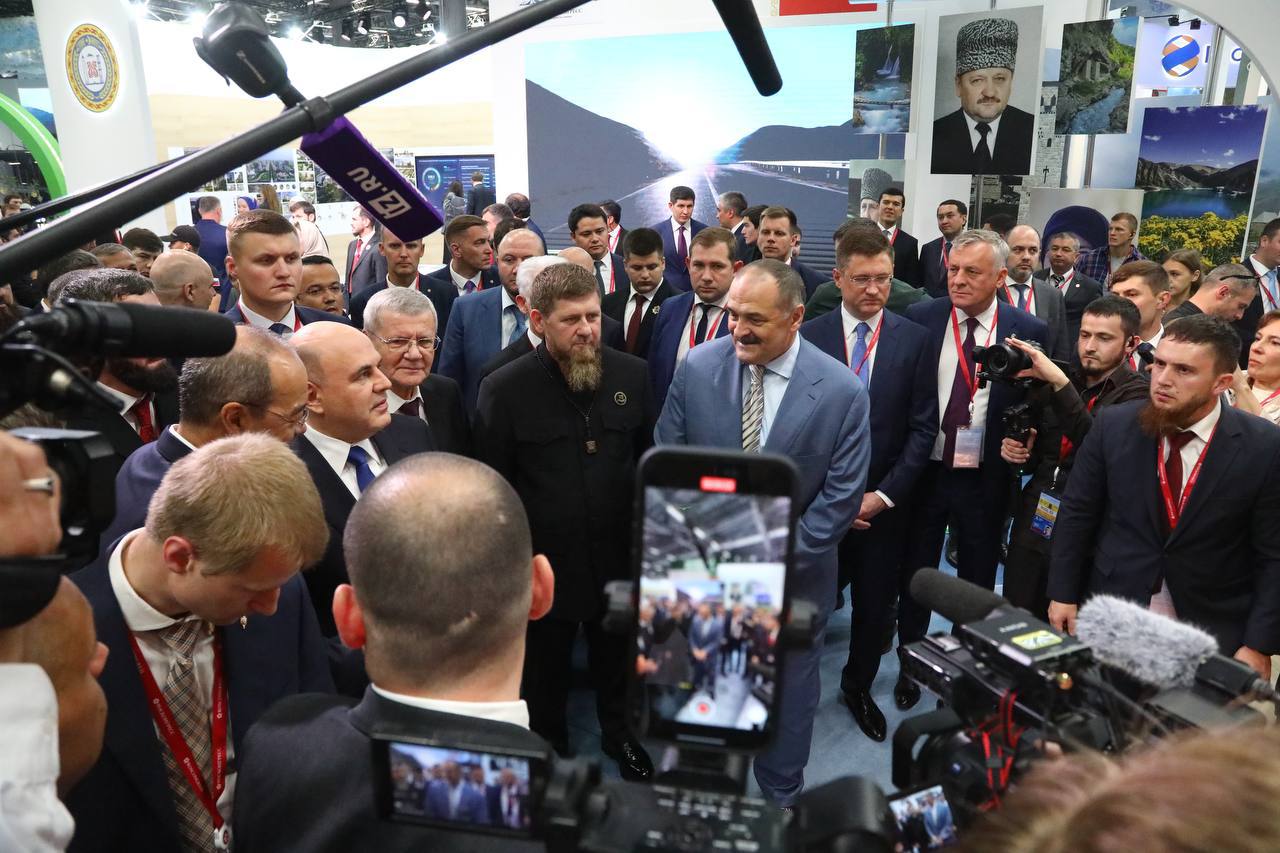 Михаил Мишустин посетил стенд Дагестана на Кавказском инвестиционном форуме