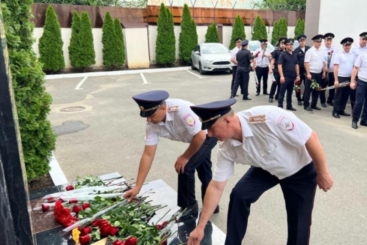 Полицейские Дагестана почтили память погибших коллег