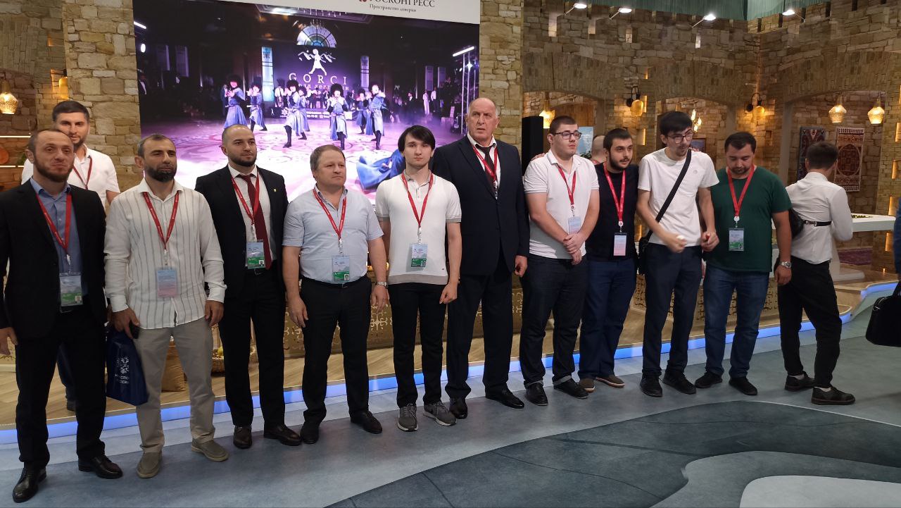 Студенты из Дагестана стали лучшими на конкурсе по робототехнике