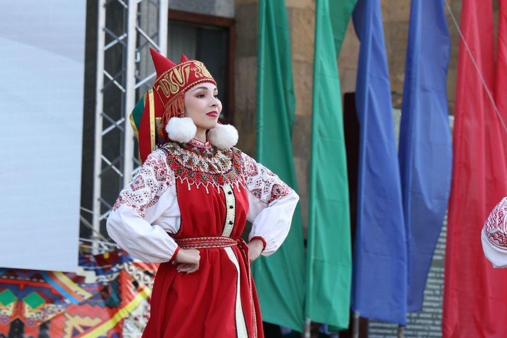 «Поэзия народного костюма»