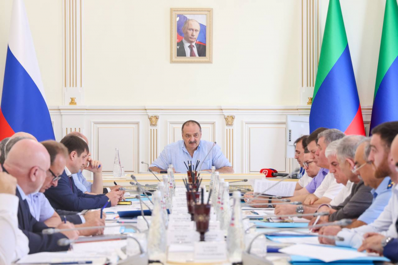 Глава Дагестана призвал жестче подойти к работе по воспитанию антикоррупционного поведения в сфере образования