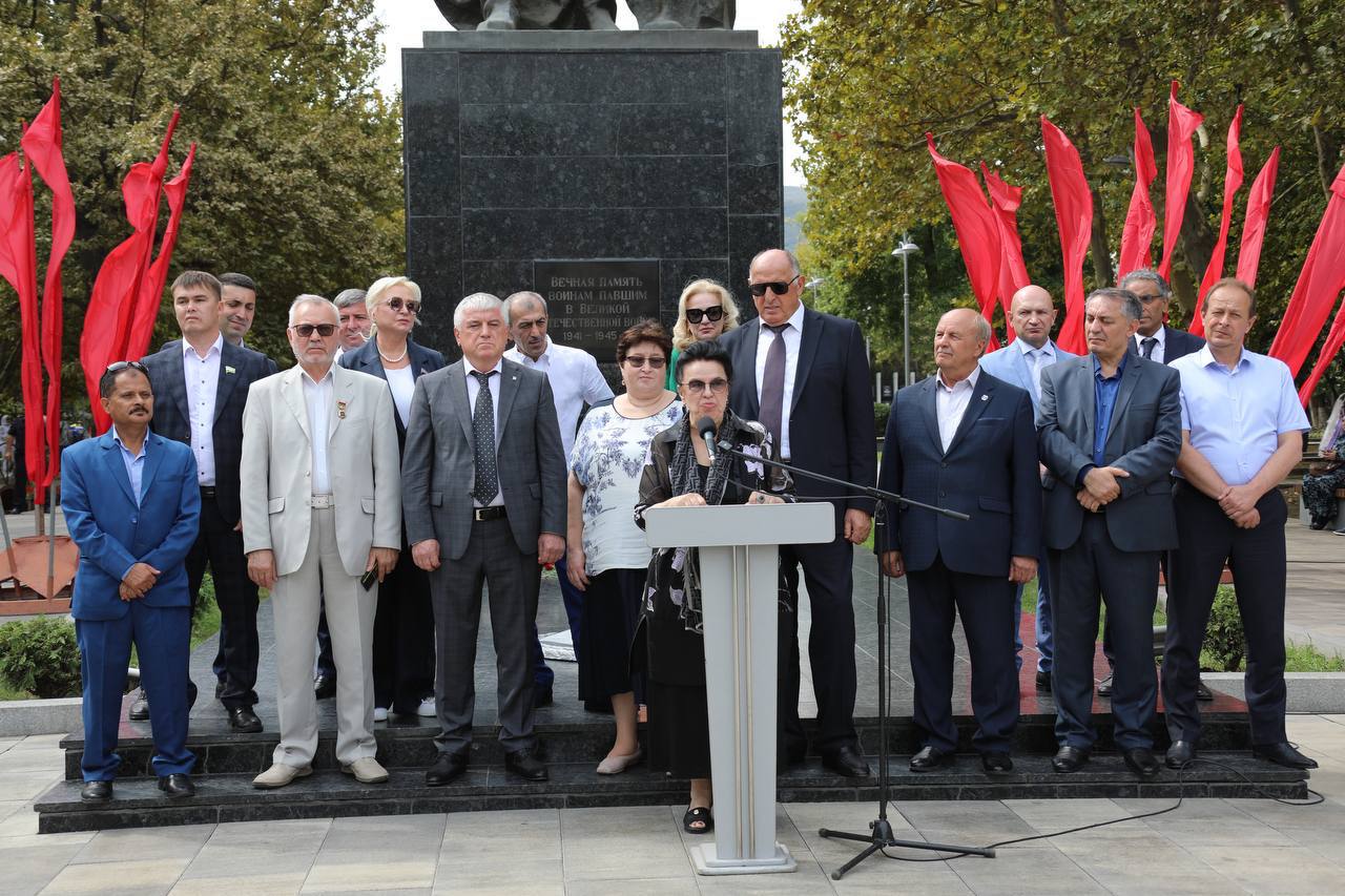 В Махачкале открылся Международный Гамзатовский литературный фестиваль «Дни Белых журавлей»