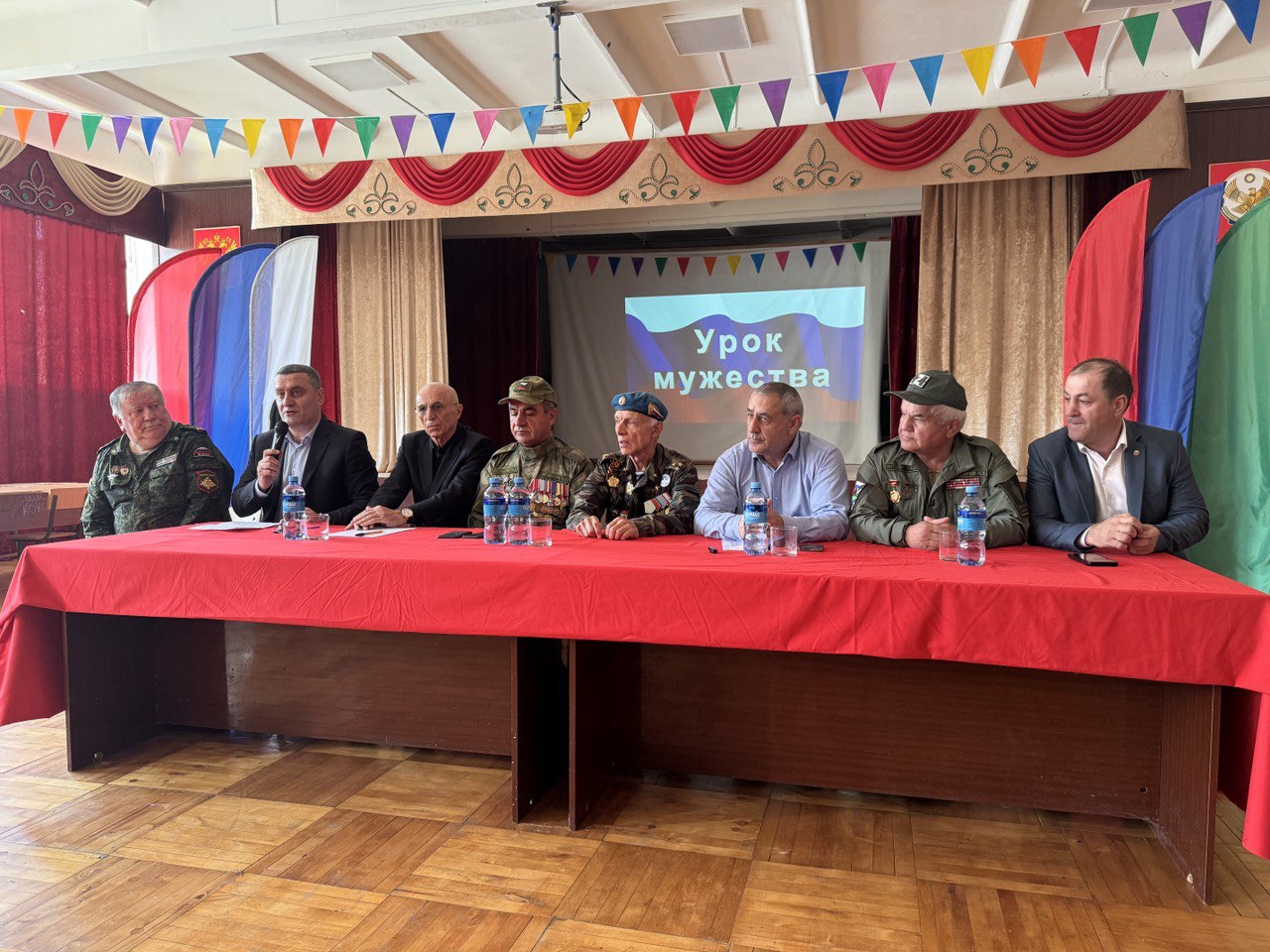 В школах Махачкалы прошли уроки мужества