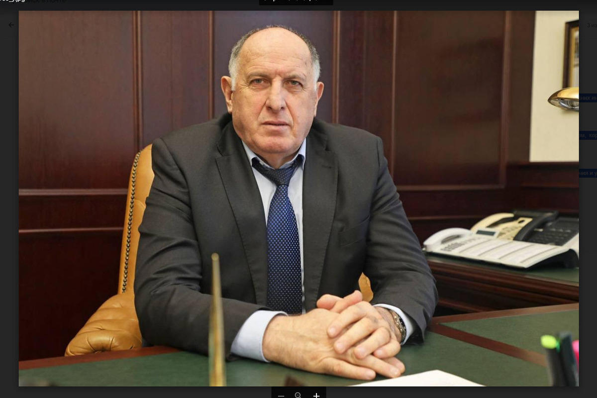 Абдулмуслим Абдулмуслимов поздравил работников системы среднего профобразования Дагестана с профессиональным праздником